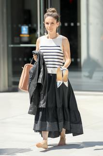 Rachel Bilson feet photo thumbnail