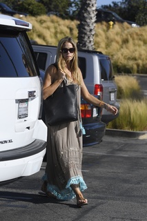 Denise Richards feet photo thumbnail