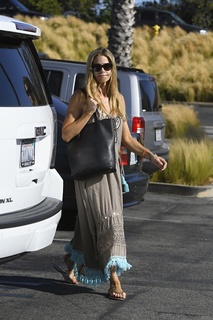 Denise Richards feet photo thumbnail