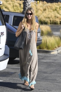 Denise Richards feet photo thumbnail