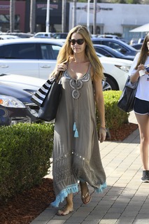 Denise Richards feet photo thumbnail