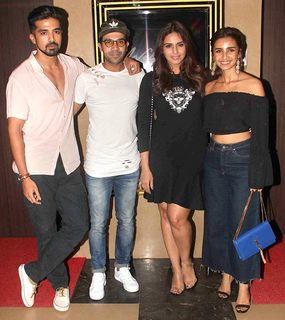 Huma Qureshi feet photo thumbnail