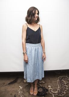 Katie Holmes feet photo thumbnail