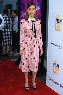 Aubrey Plaza feet photo thumbnail