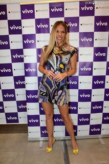 Adriane Galisteu feet photo thumbnail