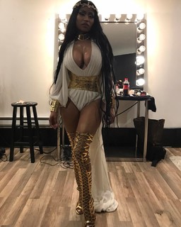 Nicki Minaj feet photo thumbnail