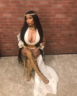 Nicki Minaj feet photo thumbnail