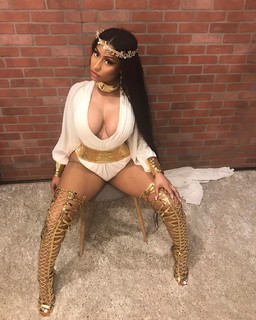 Nicki Minaj feet photo thumbnail