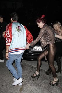 Bella Thorne feet photo thumbnail