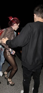 Bella Thorne feet photo thumbnail