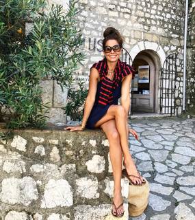 Brooke Burke feet photo thumbnail