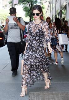 Rachel Bilson feet photo thumbnail