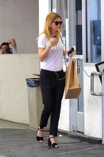 Ellen Pompeo feet photo thumbnail