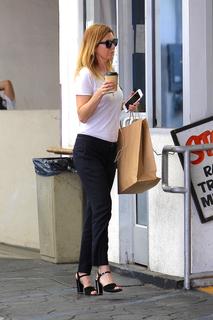 Ellen Pompeo feet photo thumbnail