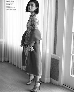 Lucy Hale feet photo thumbnail
