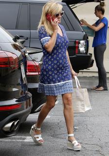 Reese Witherspoon feet photo thumbnail
