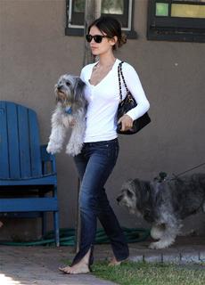 Rachel Bilson feet photo thumbnail