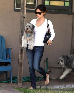 Rachel Bilson feet photo thumbnail