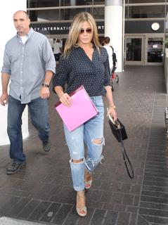 Jennifer Aniston feet photo thumbnail