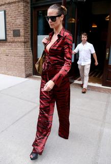 Heidi Klum feet photo thumbnail