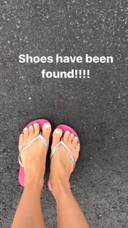 Kino MacGregor feet photo thumbnail