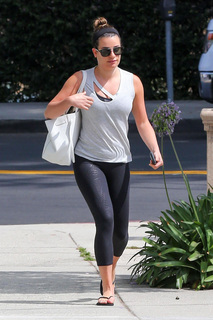 Lea Michele feet photo thumbnail