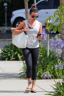 Lea Michele feet photo thumbnail