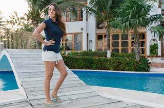 Dulce María feet photo thumbnail