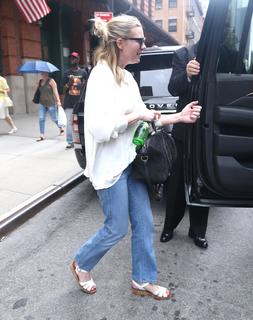 Kirsten Dunst feet photo thumbnail