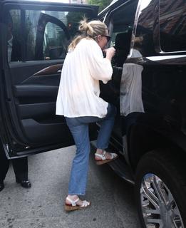 Kirsten Dunst feet photo thumbnail