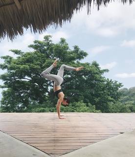 Adriene Mishler feet photo thumbnail