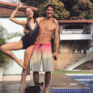 Isis Valverde feet photo thumbnail