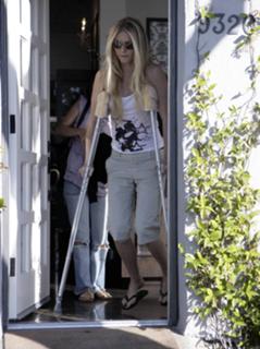 Gwyneth Paltrow feet photo thumbnail