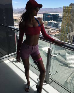 Lais Ribeiro feet photo thumbnail