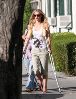 Gwyneth Paltrow feet photo thumbnail