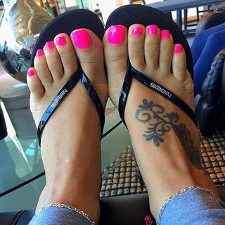 Deedee Rican feet photo thumbnail