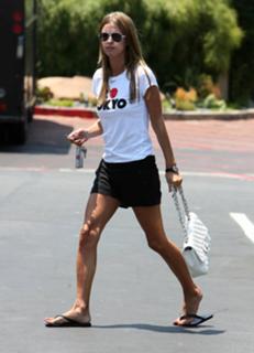 Nicky Rothschild feet photo thumbnail
