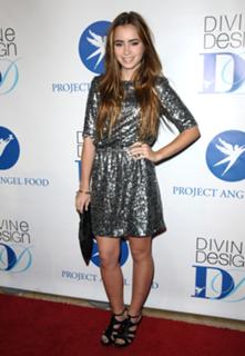 Lily Collins feet photo thumbnail