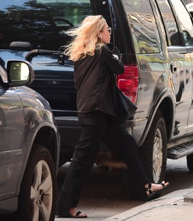 Ashley Olsen feet photo thumbnail
