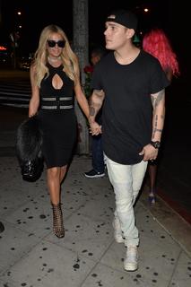 Paris Hilton feet photo thumbnail