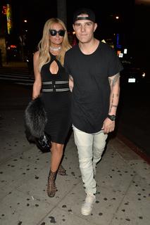 Paris Hilton feet photo thumbnail