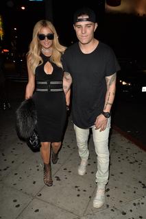 Paris Hilton feet photo thumbnail