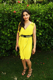 Freida Pinto feet photo thumbnail