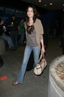 Michelle Monaghan feet photo thumbnail