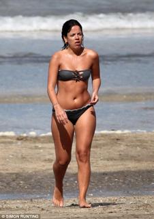 Lily Allen feet photo thumbnail