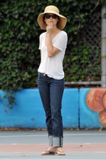 Keri Russell feet photo thumbnail