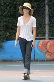 Keri Russell feet photo thumbnail