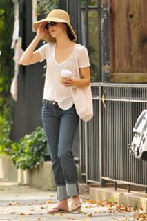 Keri Russell feet photo thumbnail