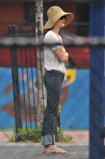 Keri Russell feet photo thumbnail