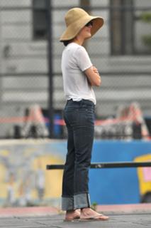 Keri Russell feet photo thumbnail